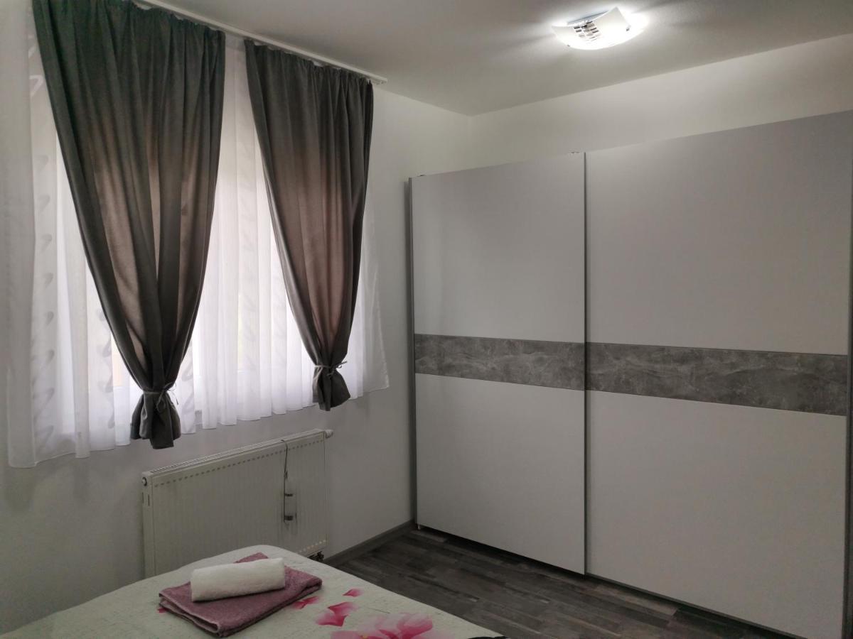 Apartmani "Marina" Otocac Exterior photo